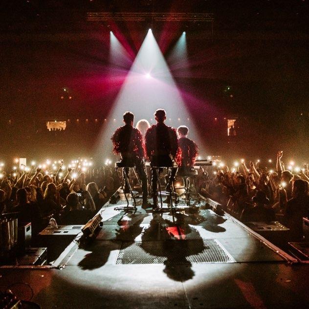 LIVE AT FORUM KARLIN (Live)