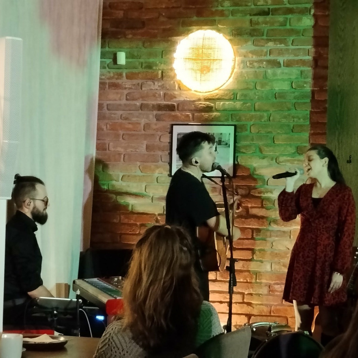 Spoji� sily (feat. Gabika Kiovsk�) [na�ivo]