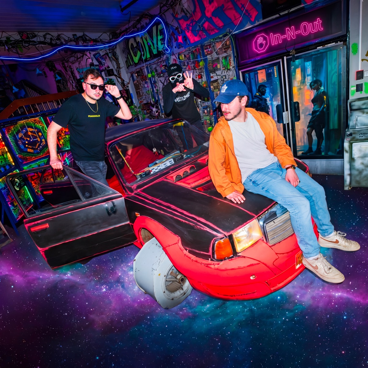 In-n-out (feat. Ma�tizmrd, Manzee)
