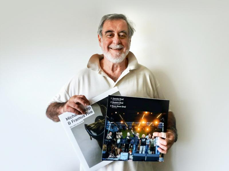 Michal Prokop oslaví narozeniny na festivalu Krásný ztráty live.  Mezi gratulanty bude i Laco Déczi a David Koller.