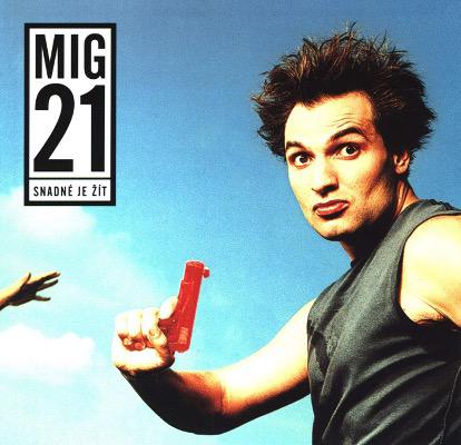 Mig 21 vydávají své první album Snadné je žít na raritním sběratelském   vinylu a přesouvají termíny koncertů z Hyjé! Tour