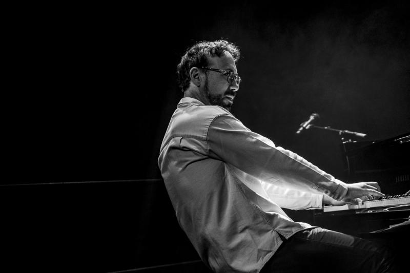 Letošní JazzFestBrno zakončí ve Vile Tugendhat 2. prosince virtuózní klavírista Yaron Herman