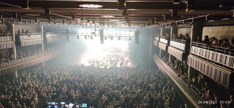 Police Symphony Orchestra ve Fóru Karlín: Symfonická hudba ožila v moderním rytmu