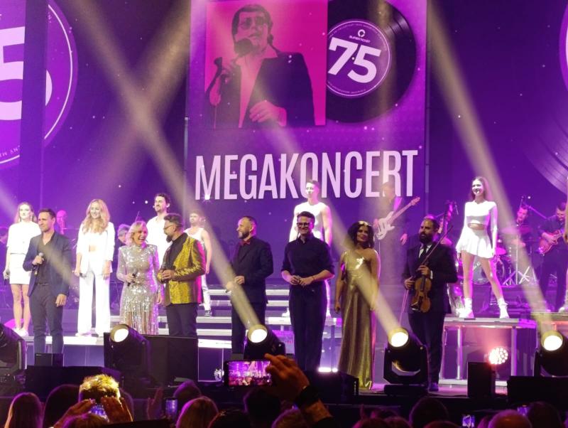 Megakoncer Karol Duchoň 75. Večer plný nostalgie, energie a skvelej choreografie