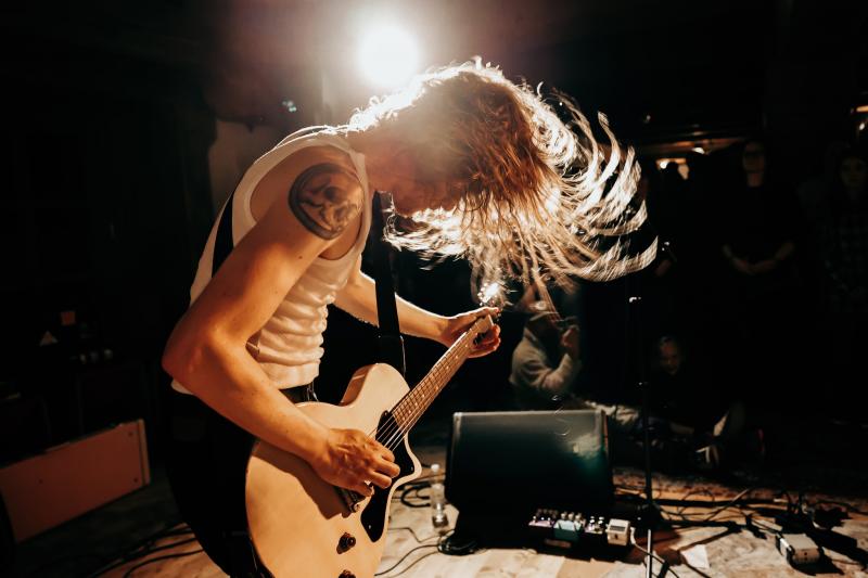 Rufus Miller se vrací do Česka: v lednu představí nové album Basement