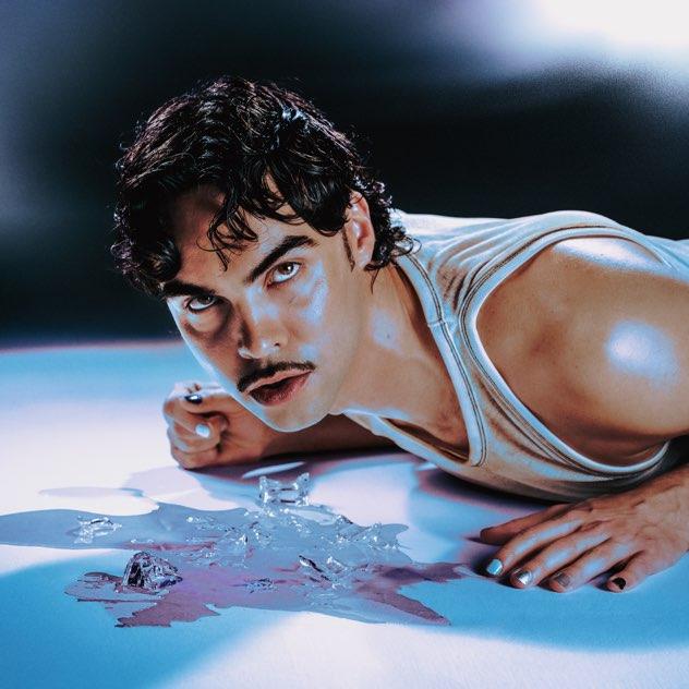 ADONXS představuje nový singl „Perfume“ – emotivní reflexi vzpomínek a vůní